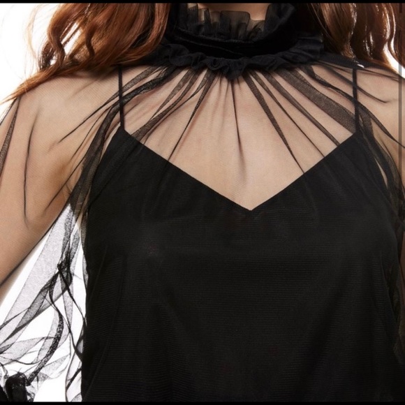 Alice and Olivia ALEXIA RUFFLE NECK CROP TOP - Picture 4 of 7